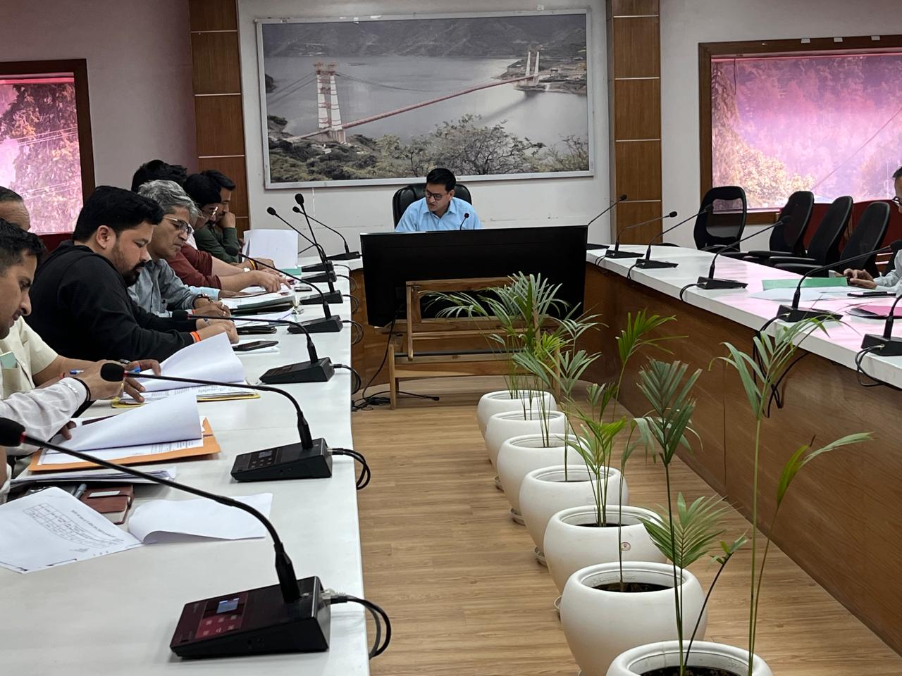 राजस्व वृद्धि को लेकर एडीएम ने की समीक्षा, सभी विभागों को लक्ष्य प्राप्ति के निर्देश 2