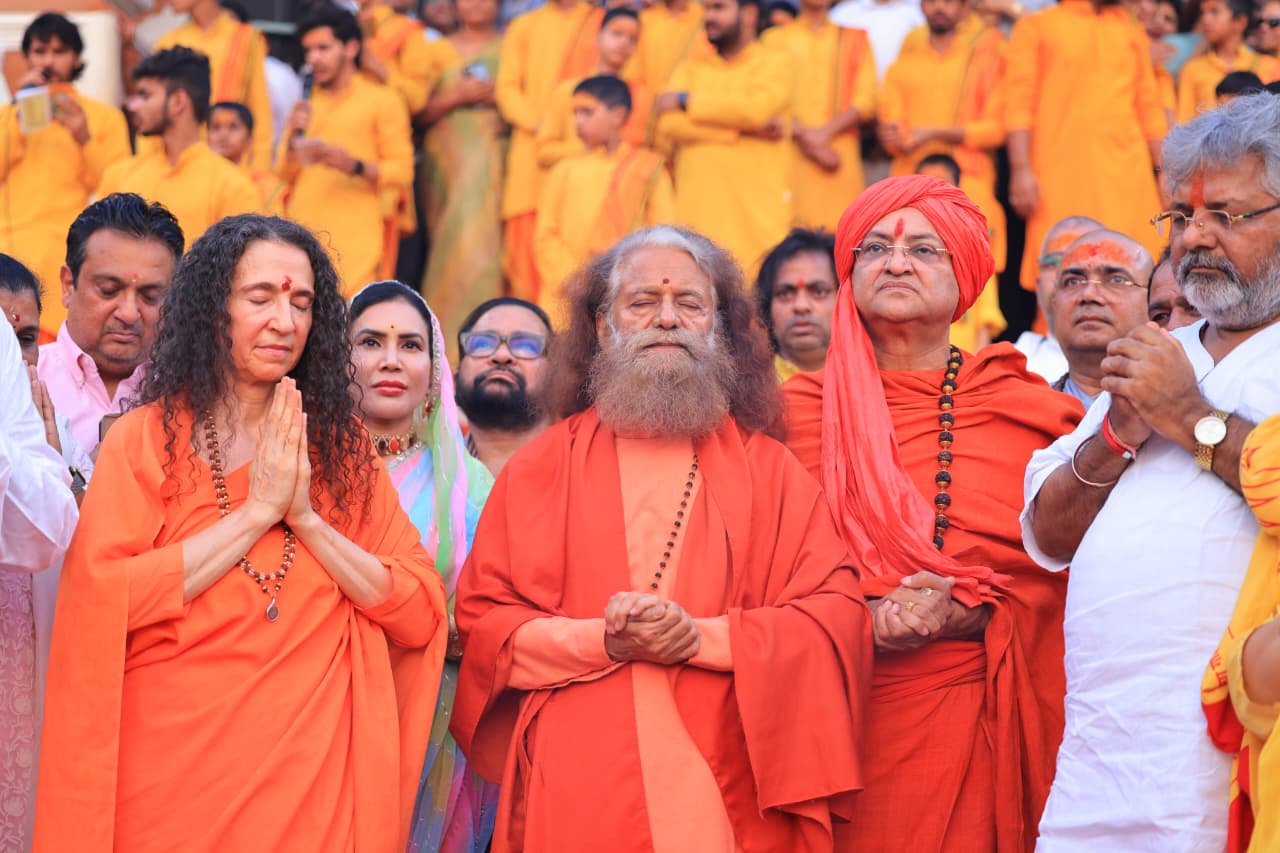 परमार्थ निकेतन में आयोजित मासिक श्रीराम कथा के दिव्य मंच से पूज्य स्वामी चिदानन्द सरस्वती जी ने दिया संदेश 2