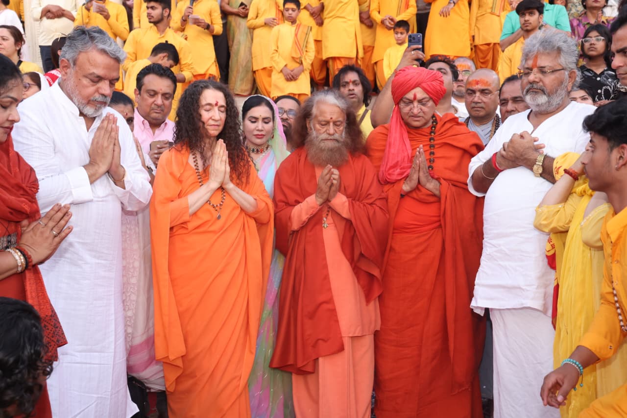 परमार्थ निकेतन में आयोजित मासिक श्रीराम कथा के दिव्य मंच से पूज्य स्वामी चिदानन्द सरस्वती जी ने दिया संदेश 3