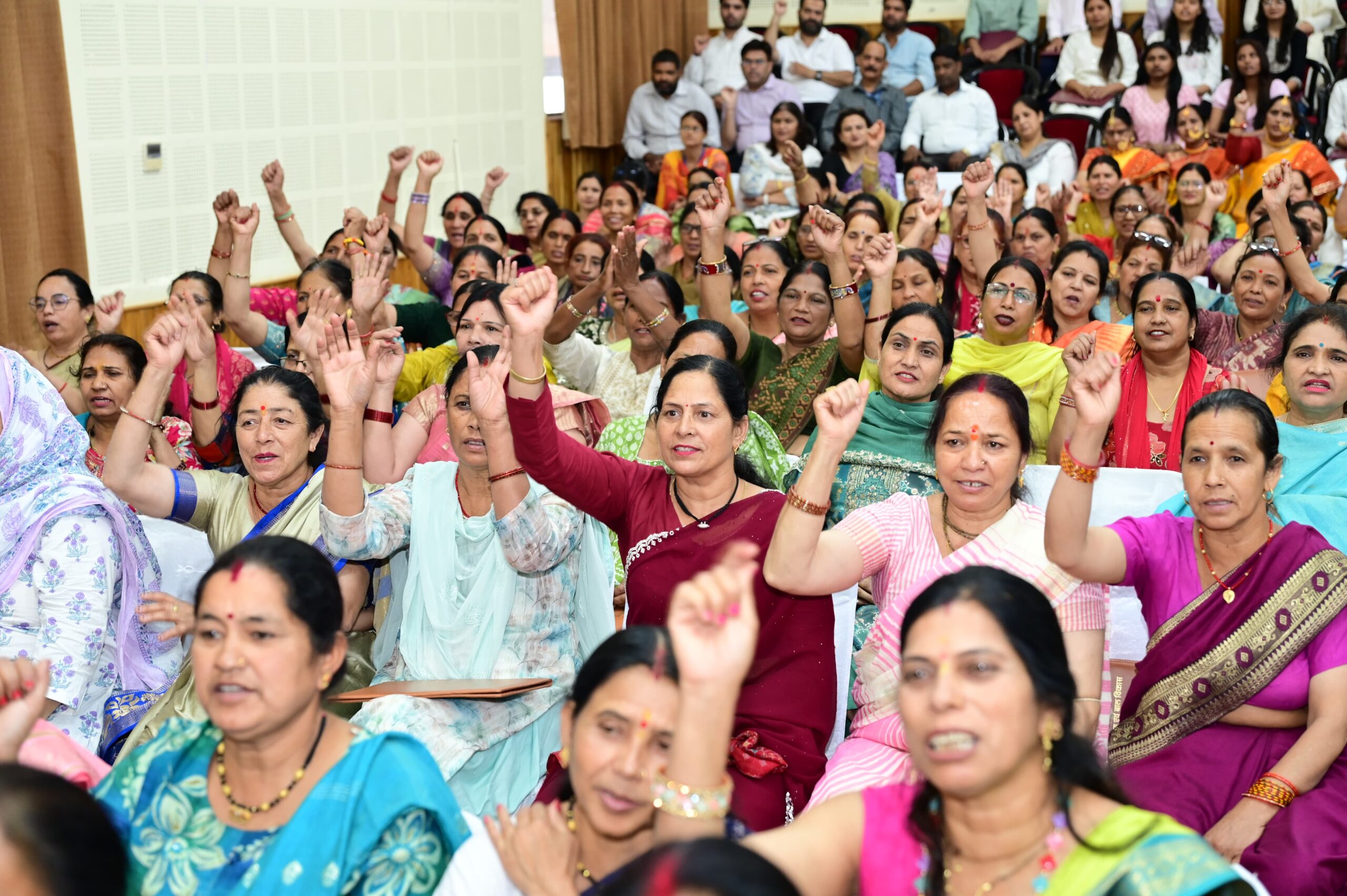 मुख्यमंत्री ने मुख्यसेवक सदन में आयोजित नियुक्ति पत्र वितरण समारोह में चयनित 276 अभ्यर्थियों को नियुक्ति पत्र प्रदान किए 2