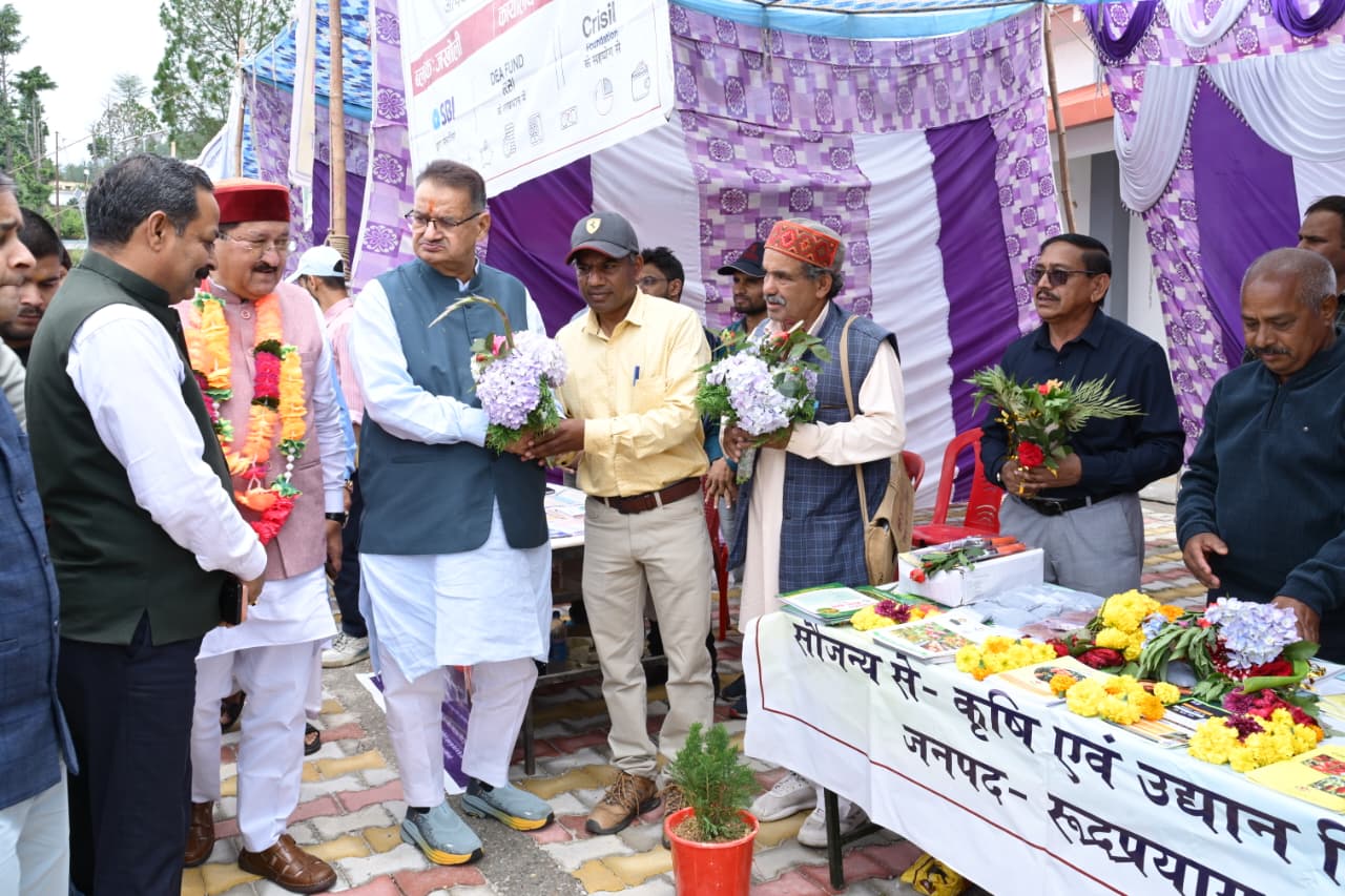 जनता के बीच पहुंचे प्रभारी मंत्री गणेश जोशी, जखोली में जनकल्याण शिविर के माध्यम से सुनीं क्षेत्रीय समस्याएं 2