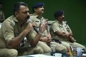 वीकेंड एवं सोमवती अमावस्या स्नान पर्व के दृष्टिगत SSP हरिद्वार नवनीत सिंह ने 40 वाहिनी पीएसी एवं पुलिस लाइन रोशनाबाद में प्रशिक्षण ले रहे रिक्रूट आरक्षियों को किया ब्रीफ