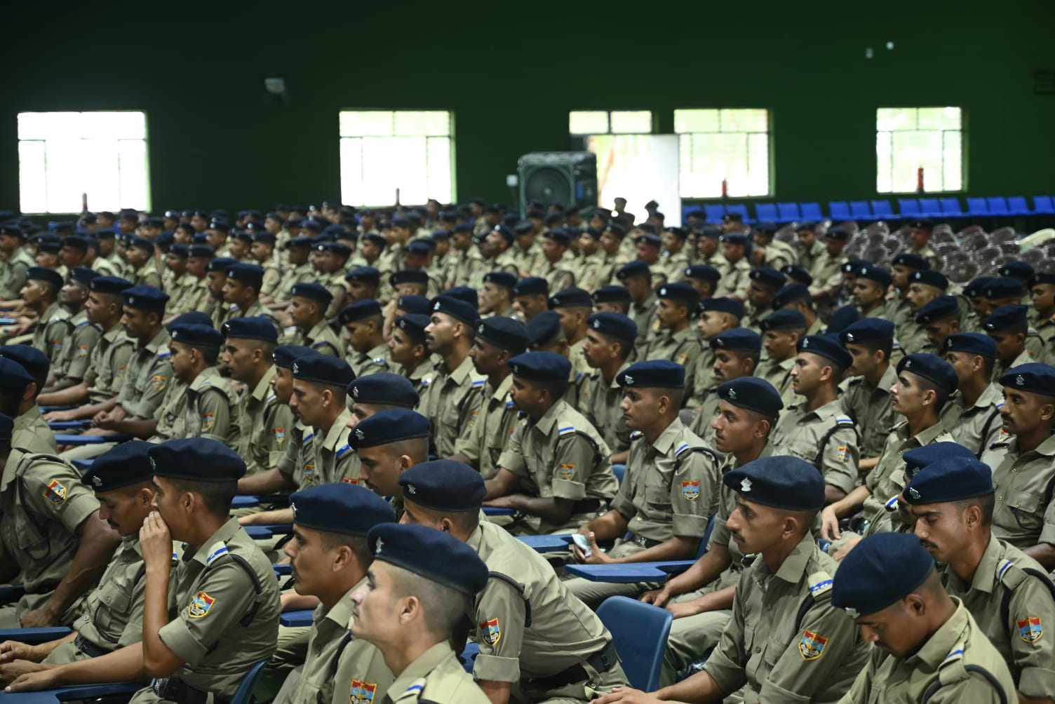 वीकेंड एवं सोमवती अमावस्या स्नान पर्व के दृष्टिगत SSP हरिद्वार नवनीत सिंह ने 40 वाहिनी पीएसी एवं पुलिस लाइन रोशनाबाद में प्रशिक्षण ले रहे रिक्रूट आरक्षियों को किया ब्रीफ 4