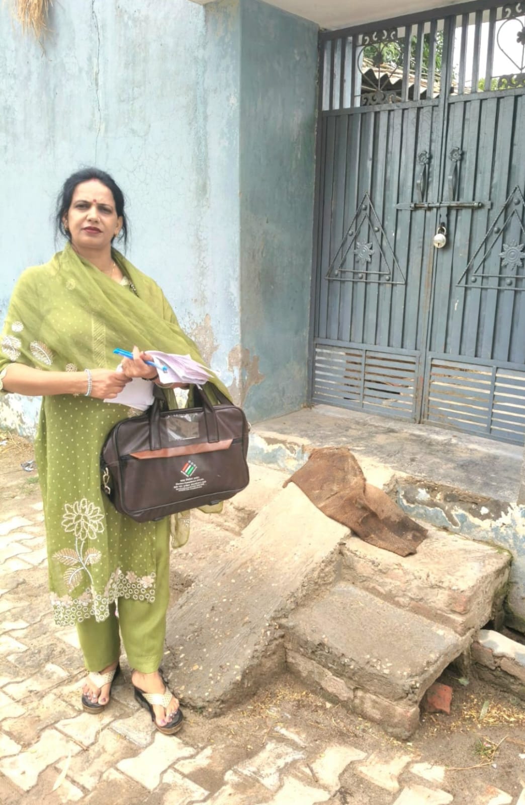 जनपद हरिद्वार में संचालित हो रहे विशेष गहन पुनरीक्षण कार्यक्रम के तहत 13 बीएलओ द्वारा शत प्रतिशत डिजिटलाइजेशन का कार्य किया गया 3