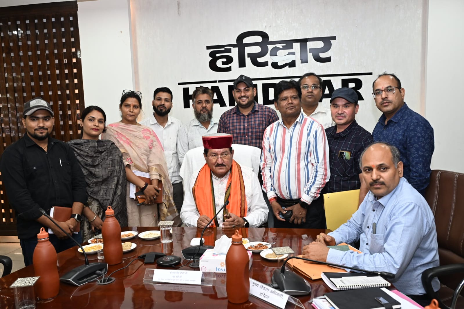 जनपद में केंद्र एवं राज्य सरकार द्वारा संचालित रोजगारपरक योजनाओं का लाभ अंतिम छोर पर निवासरत व्यक्ति तक पहुंचे : कैबिनेट मंत्री भरत सिंह चौधरी 15
