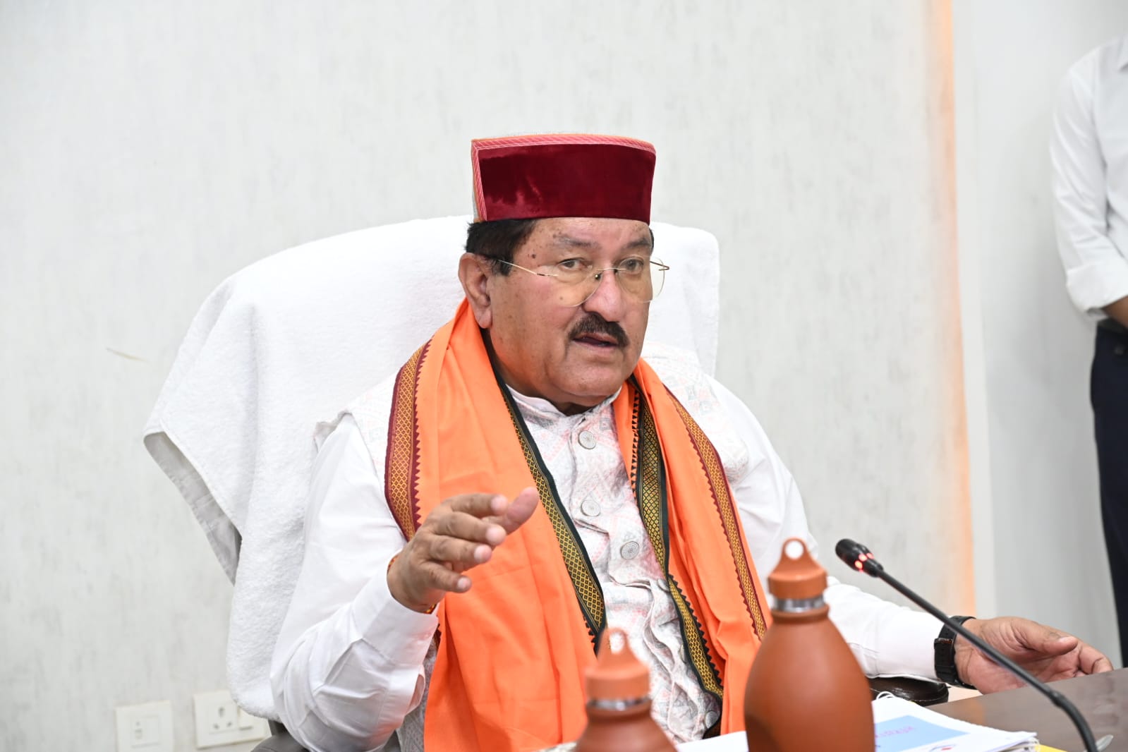 जनपद में केंद्र एवं राज्य सरकार द्वारा संचालित रोजगारपरक योजनाओं का लाभ अंतिम छोर पर निवासरत व्यक्ति तक पहुंचे : कैबिनेट मंत्री भरत सिंह चौधरी 2