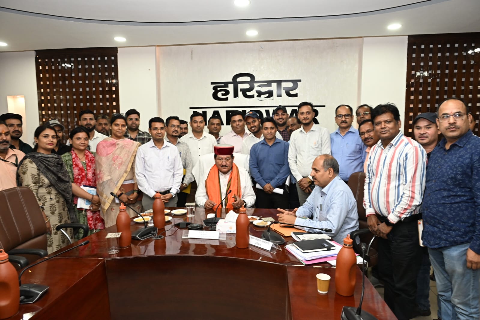 जनपद में केंद्र एवं राज्य सरकार द्वारा संचालित रोजगारपरक योजनाओं का लाभ अंतिम छोर पर निवासरत व्यक्ति तक पहुंचे : कैबिनेट मंत्री भरत सिंह चौधरी 6