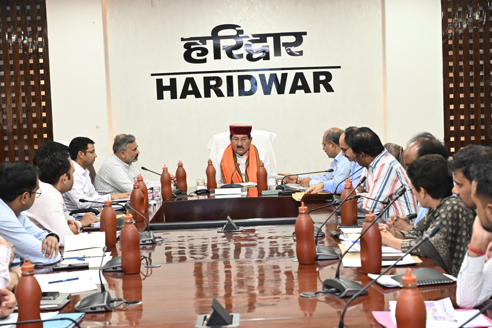 जनपद में केंद्र एवं राज्य सरकार द्वारा संचालित रोजगारपरक योजनाओं का लाभ अंतिम छोर पर निवासरत व्यक्ति तक पहुंचे : कैबिनेट मंत्री भरत सिंह चौधरी 5