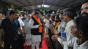मुख्यमंत्री पुष्कर सिंह धामी अपने दो दिवसीय भ्रमण पर शनिवार को खटीमा पहुंचे