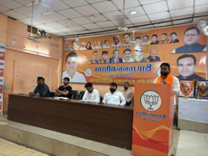 भाजपा युवा मोर्चा द्वारा महानगर कार्यालय में बैठक का आयोजन किया