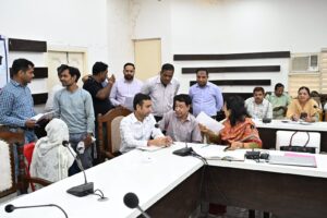 जनपदवासियों की समस्याओं को त्वरित निस्तारण के उदेश्य से जिलाधिकारी मयूर दीक्षित के निर्देशन में अपर जिलाधिकारी वित्त एवं राजस्व वैभव गुप्ता की अध्यक्षता में आयोजित किया जन सुनवाई कार्यक्रम