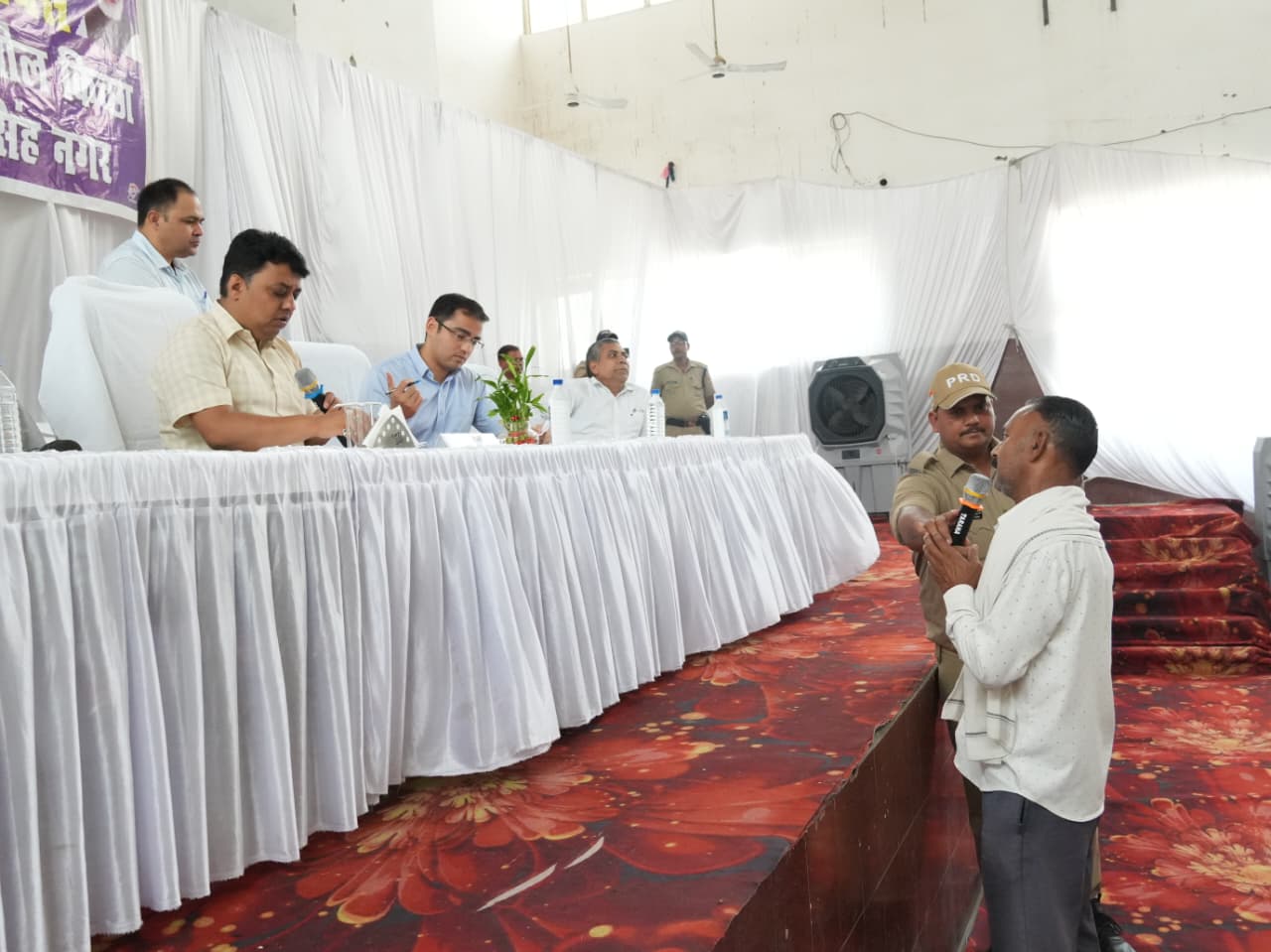 जिलाधिकारी की अध्यक्षता में नगर पालिका परिषद सभागार में तहसील दिवस आयोजित हुआ 2