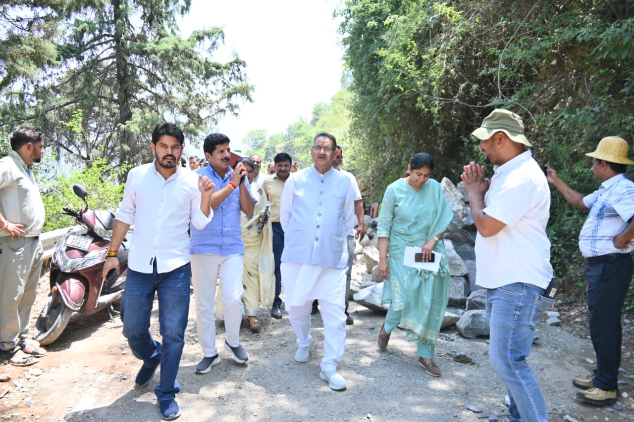 टिहरी में चारधाम यात्रा मार्ग का मंत्री गणेश जोशी ने किया निरीक्षण, दिए गुणवत्तापूर्ण कार्य के निर्देश 2