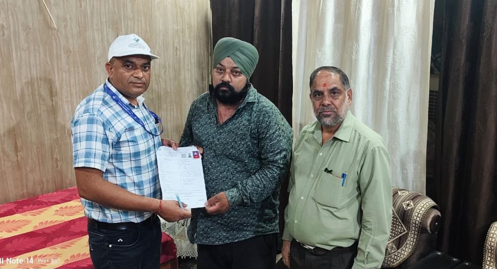 प्रदेश के सभी मतदाताओं को गणना फार्म बांटने का कार्य प्रारम्भ हो गया 4