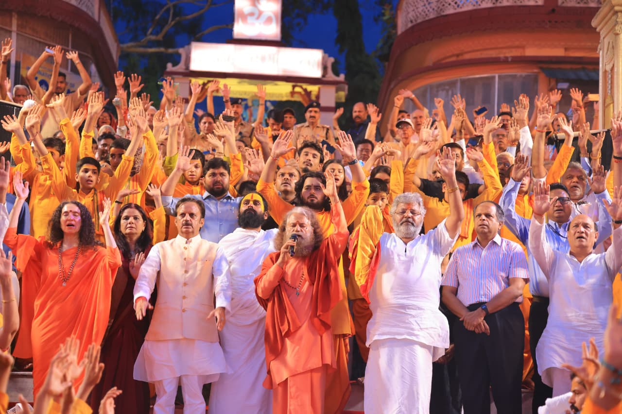 विश्व बाल श्रम निषेध दिवस पर स्वामी सरस्वती का संदेश: हर बच्चे के हाथ में किताब हो और हर बच्चे की आँखों में सपने हों 3