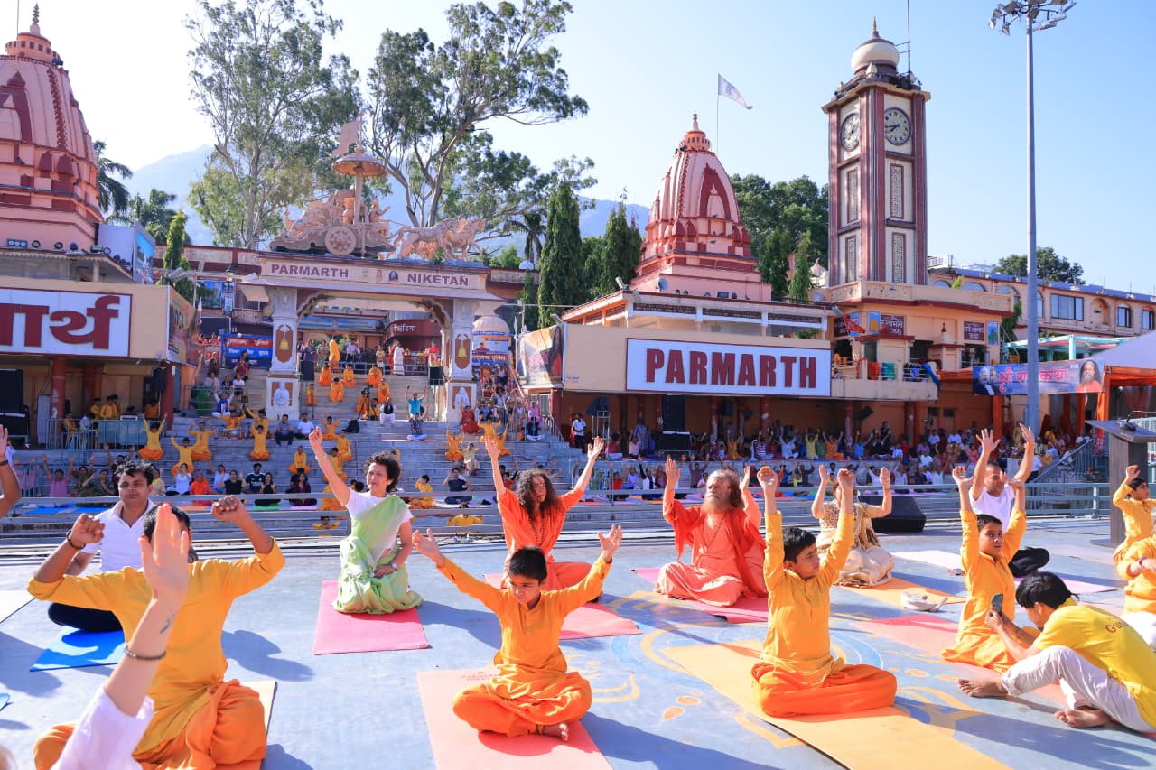 परमार्थ निकेतन, ऋषिकेश में 12वें अंतर्राष्ट्रीय योग दिवस के उपलक्ष्य में भव्य एवं दिव्स सात दिवसीय काउंटडाउन कार्यक्रम का आयोजन 4