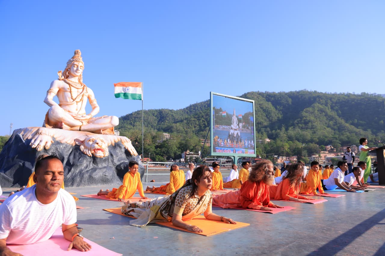 परमार्थ निकेतन, ऋषिकेश में 12वें अंतर्राष्ट्रीय योग दिवस के उपलक्ष्य में भव्य एवं दिव्स सात दिवसीय काउंटडाउन कार्यक्रम का आयोजन 2