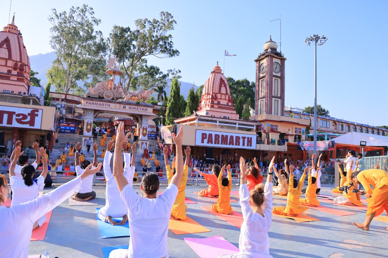 परमार्थ निकेतन, ऋषिकेश में 12वें अंतर्राष्ट्रीय योग दिवस के उपलक्ष्य में भव्य एवं दिव्स सात दिवसीय काउंटडाउन कार्यक्रम का आयोजन 3