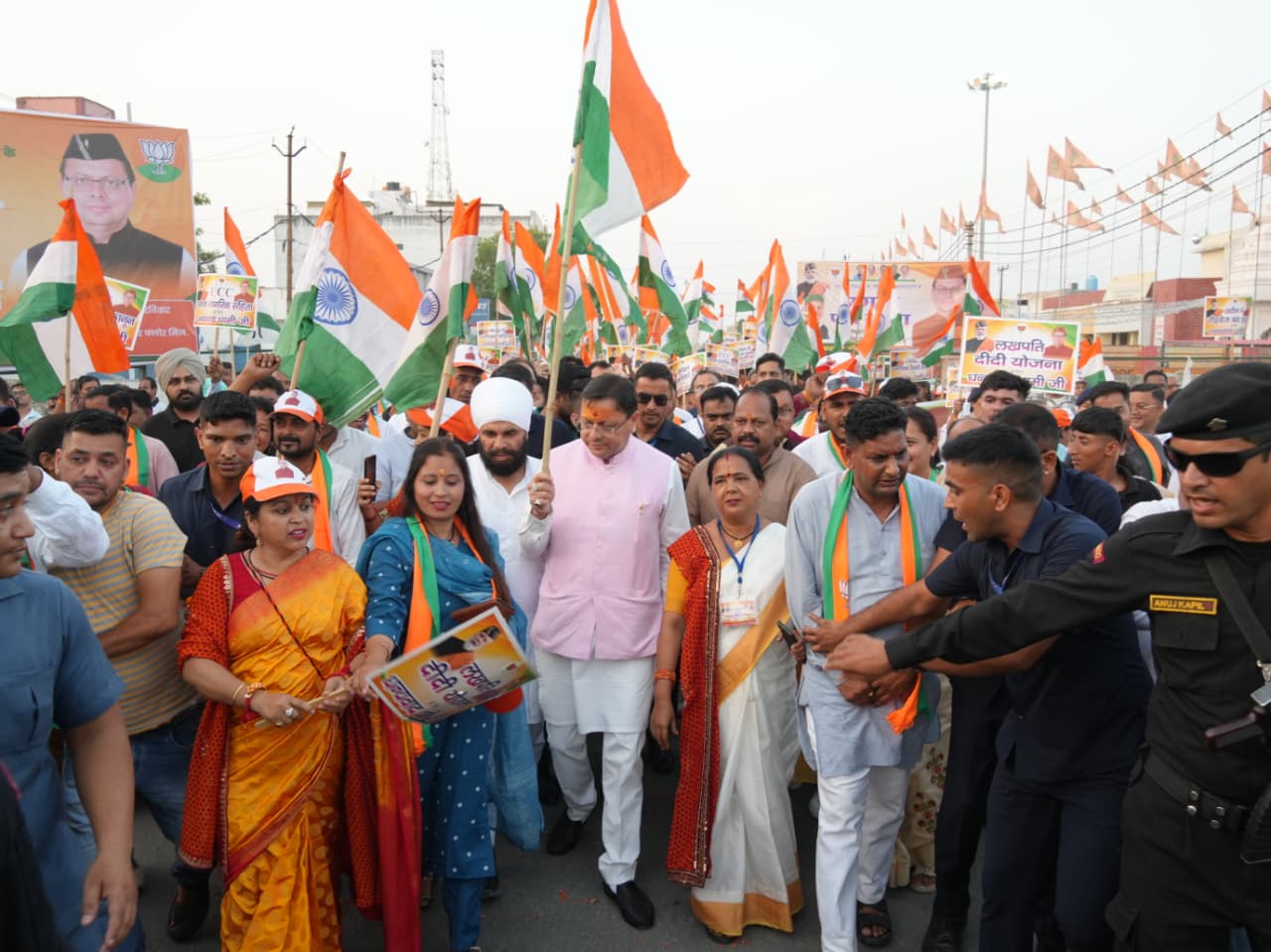 खटीमा में मुख्यमंत्री धामी के नेतृत्व में निकली भव्य “प्रगति पथ यात्रा”, हजारों लोगों ने लिया उत्साहपूर्वक भाग लिया