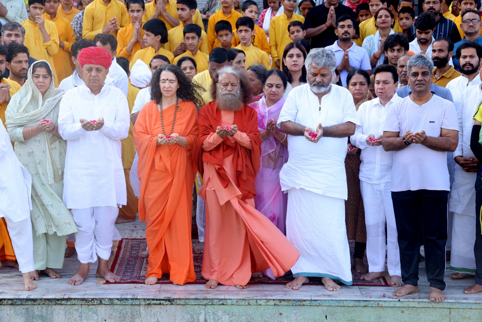 सोमवती अमावस्या पर गंगा स्नान, राष्ट्र समृद्धि व विश्व शांति के लिये प्रार्थना 2