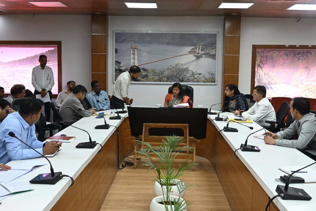 25 सूत्रीय कार्यक्रमों की समीक्षा, समयबद्ध लक्ष्य प्राप्ति के निर्देश
