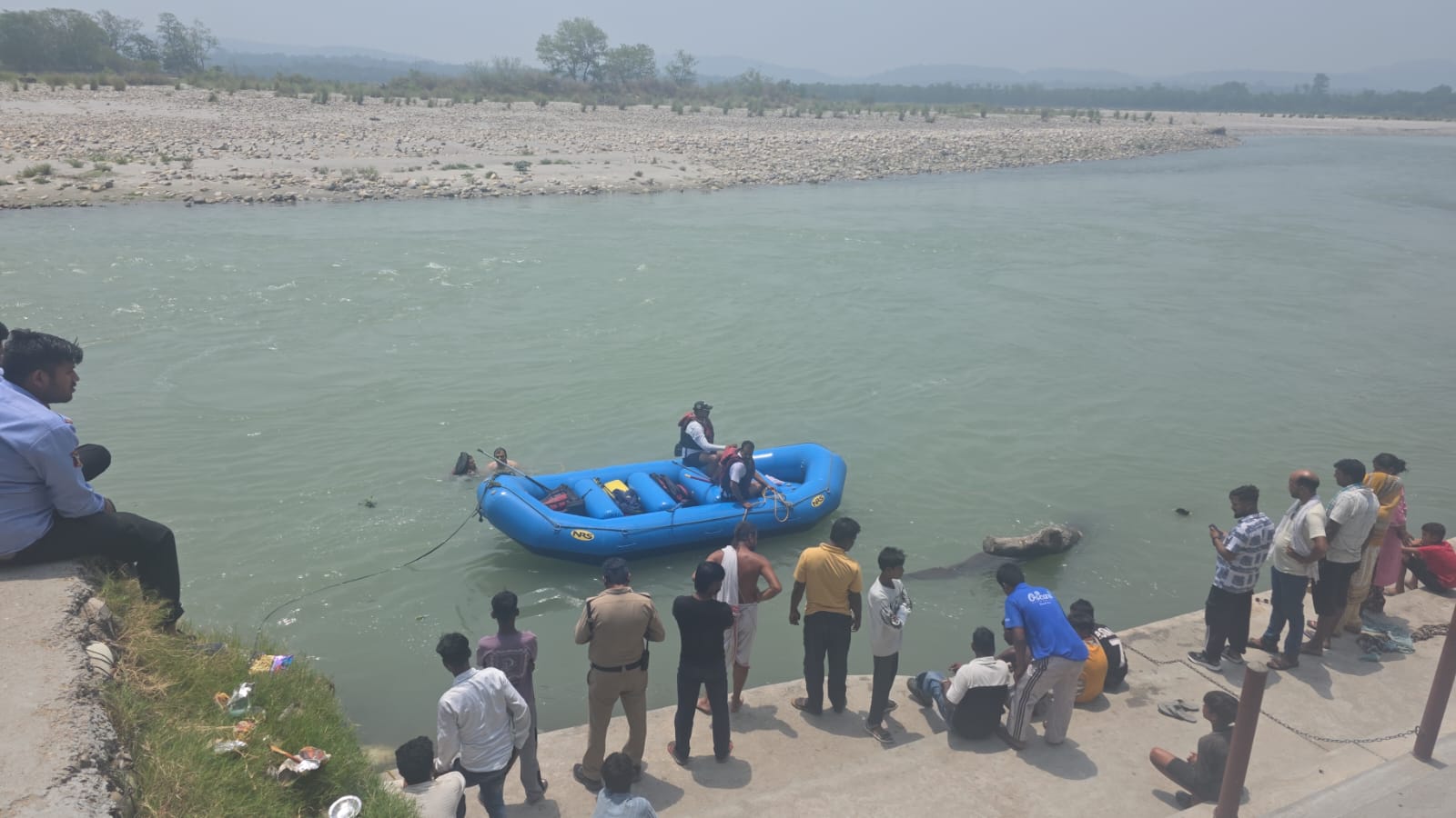 जल पुलिस के साथ सर्च अभियान