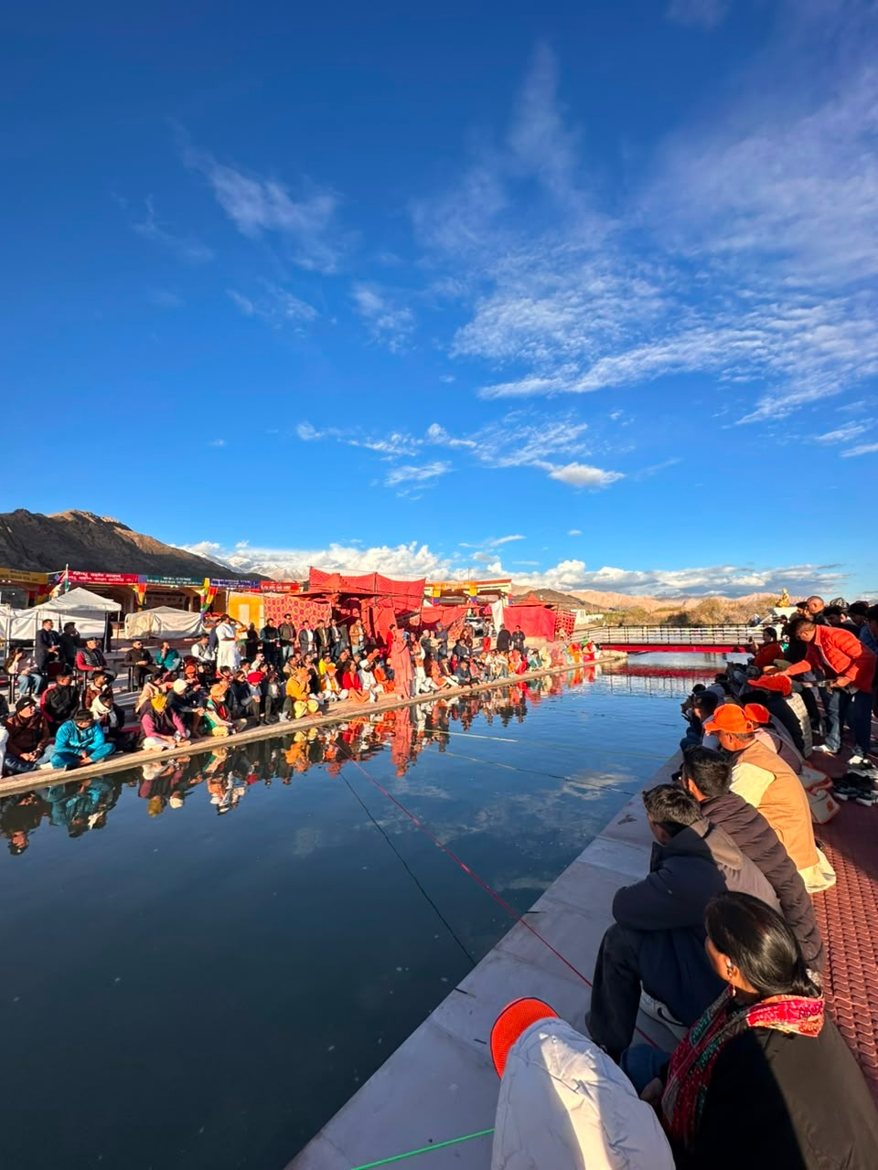 सिंधु नदी तट पर पूज्य स्वामी चिदानन्द सरस्वती जी के सान्निध्य में हुआ दिव्य जलाभिषेक एवं दिव्य-भव्य आरती 9