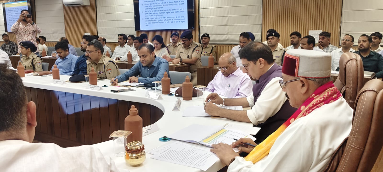कांवड़ मेला-2026 की तैयारियों को समयबद्ध ढंग से अंतिम रूप दें, पड़ोसी राज्यों के साथ प्रभावी समन्वय स्थापित करें : सतपाल महाराज 3