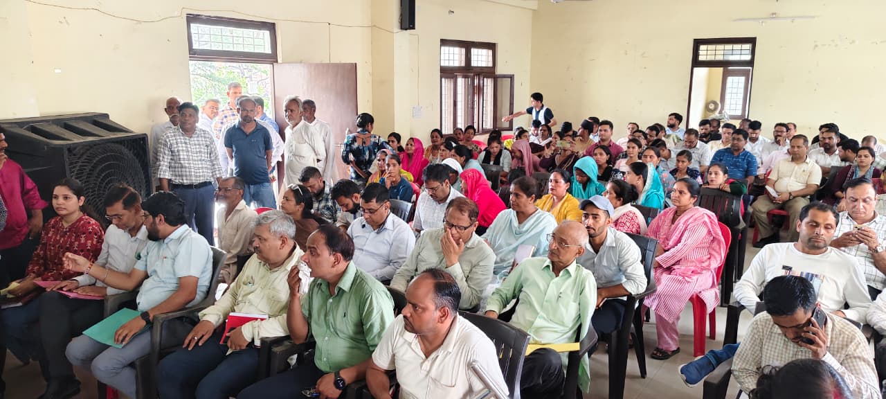 विकासखंड मुख्यालय भगवानपुर में जन जन की सरकार जन जन के द्वार सेवा पखवाड़ा शिविर के साथ तहसील दिवस का भी किया गया आयोजन 5