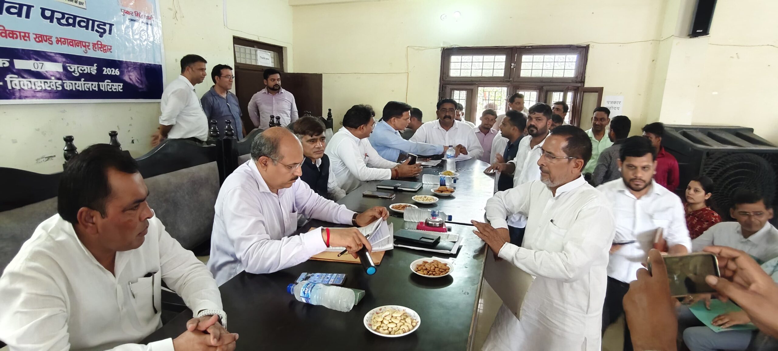 विकासखंड मुख्यालय भगवानपुर में जन जन की सरकार जन जन के द्वार सेवा पखवाड़ा शिविर के साथ तहसील दिवस का भी किया गया आयोजन 3