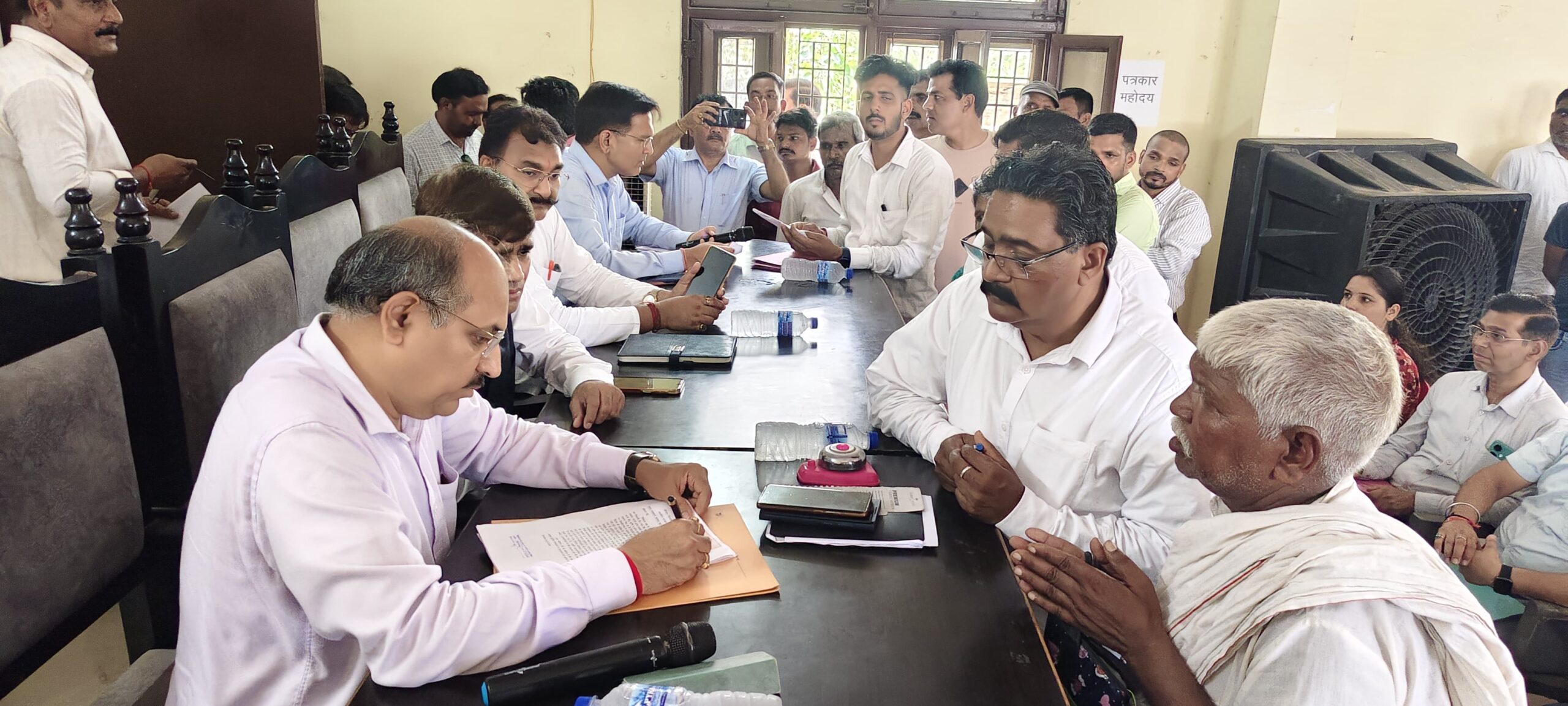 विकासखंड मुख्यालय भगवानपुर में जन जन की सरकार जन जन के द्वार सेवा पखवाड़ा शिविर के साथ तहसील दिवस का भी किया गया आयोजन 4