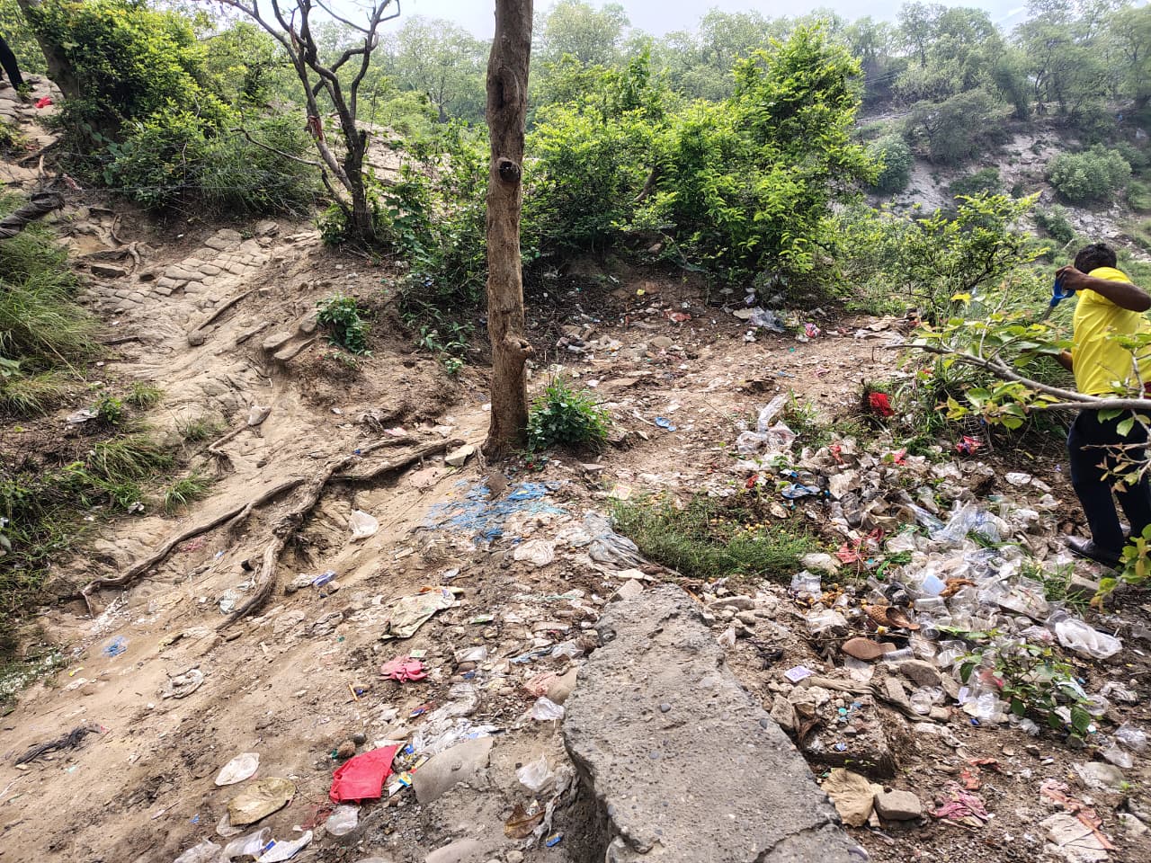 स्वच्छ एवं सुंदर हरिद्वार अभियान के तहत मनसा देवी मंदिर परिसर में स्वच्छता अभियान का तीसरा दिवस सफलतापूर्वक संपन्न 6