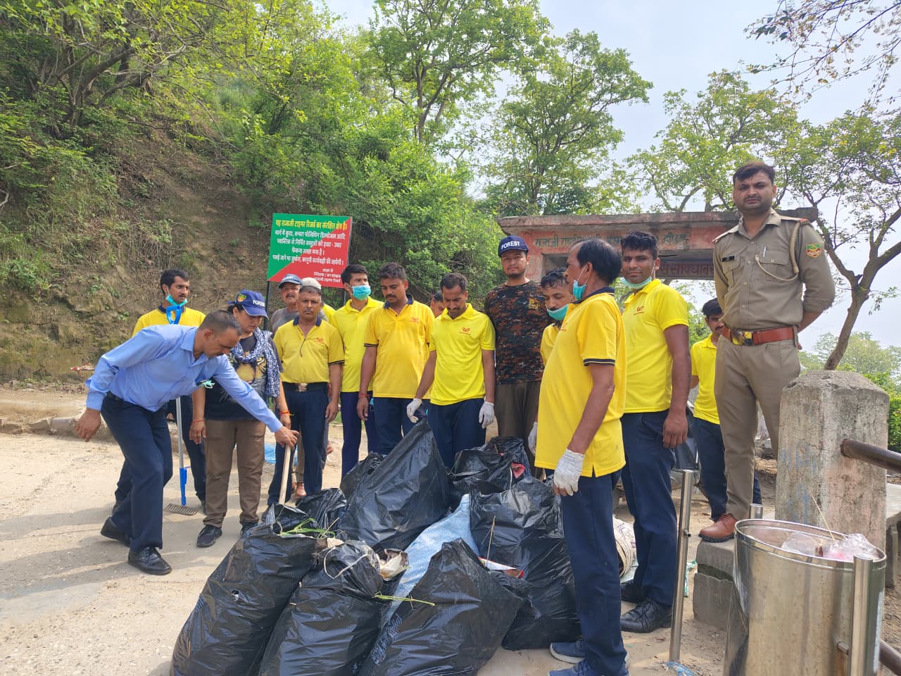 स्वच्छ एवं सुंदर हरिद्वार अभियान के तहत मनसा देवी मंदिर परिसर में स्वच्छता अभियान का तीसरा दिवस सफलतापूर्वक संपन्न 7