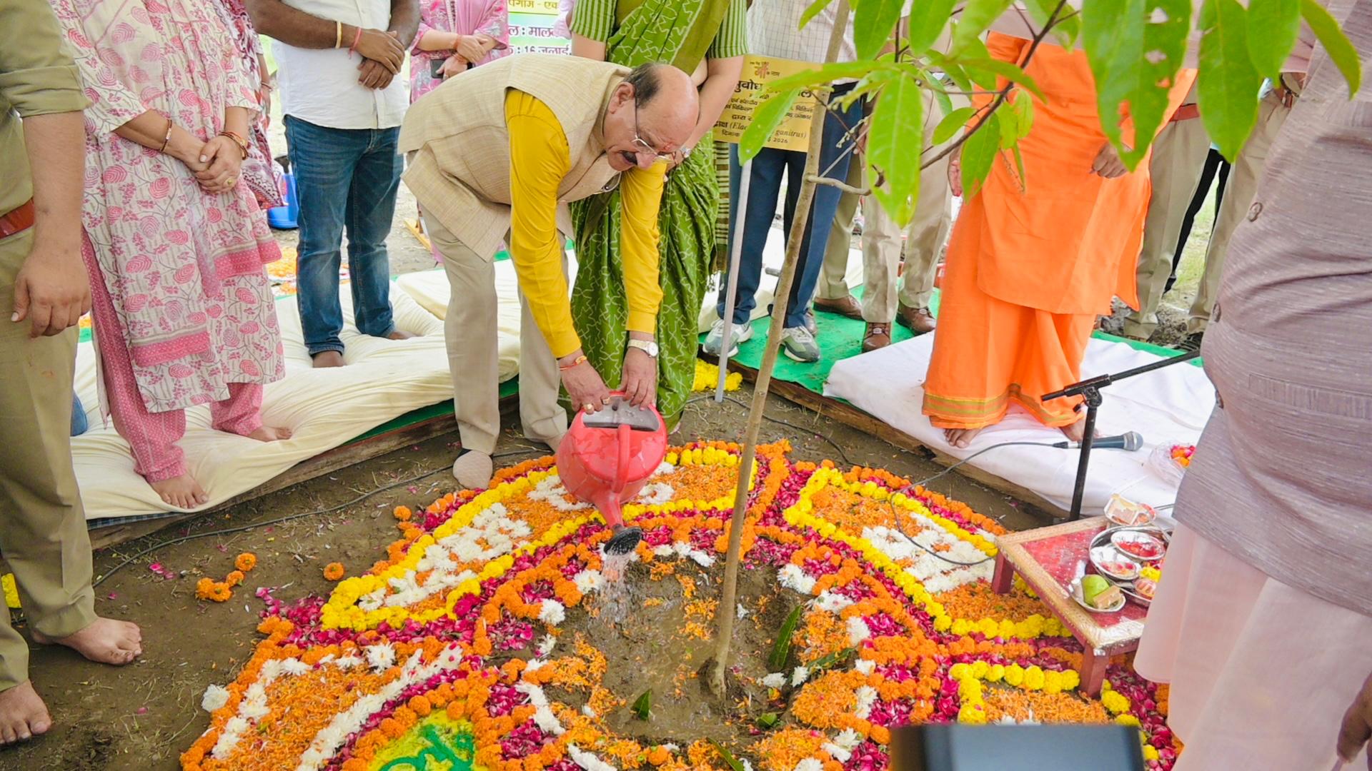 हर गाँव का यही पैगाम – एक पेड़ माँ के नाम” : हरेला पर्व पर मालदेवता में हुआ भव्य वृक्षारोपण अभियान, प्रदेश में 40 वन प्रभागों के 3791 स्थलों पर रोपे गए पौधे 2