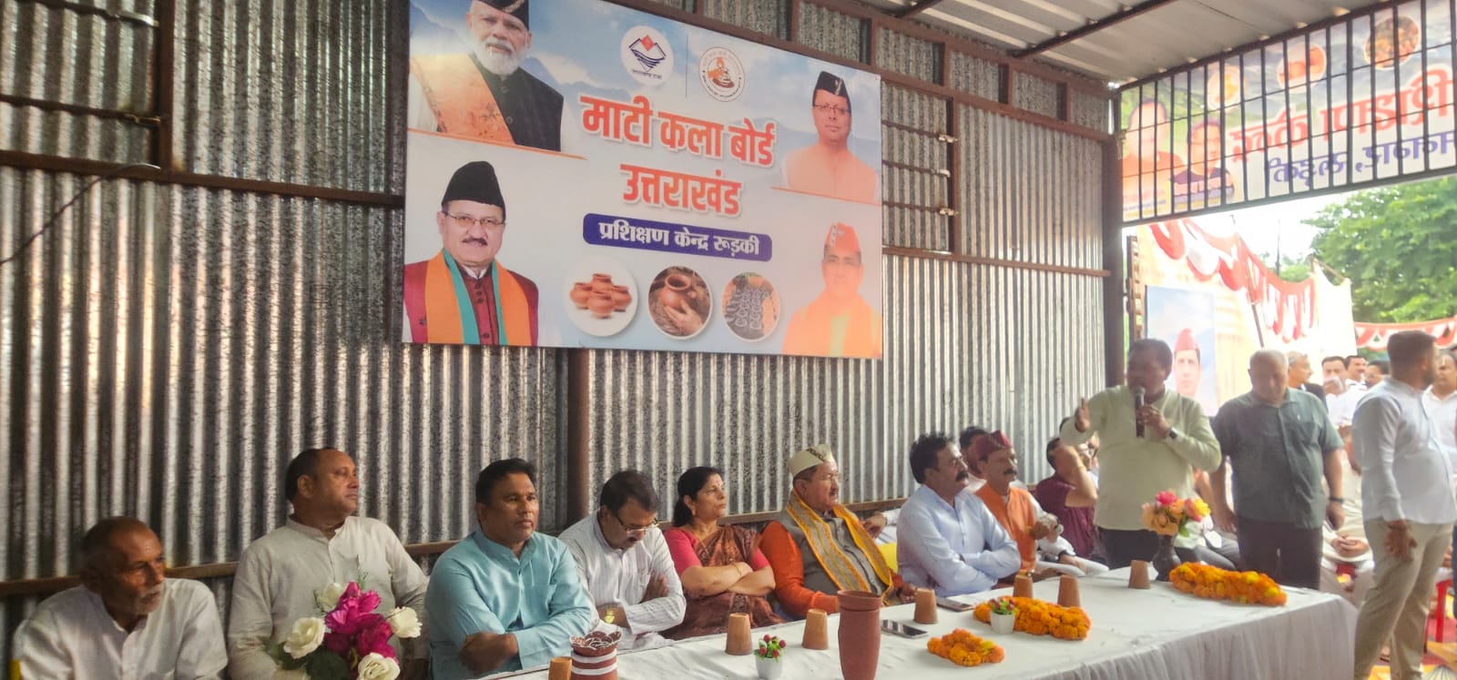 माटी कला से जुड़े कारीगरों की आर्थिकी मजबूत करने के लिए सरकार प्रतिबद्ध: कैबिनेट मंत्री भरत सिंह चौधरी 6
