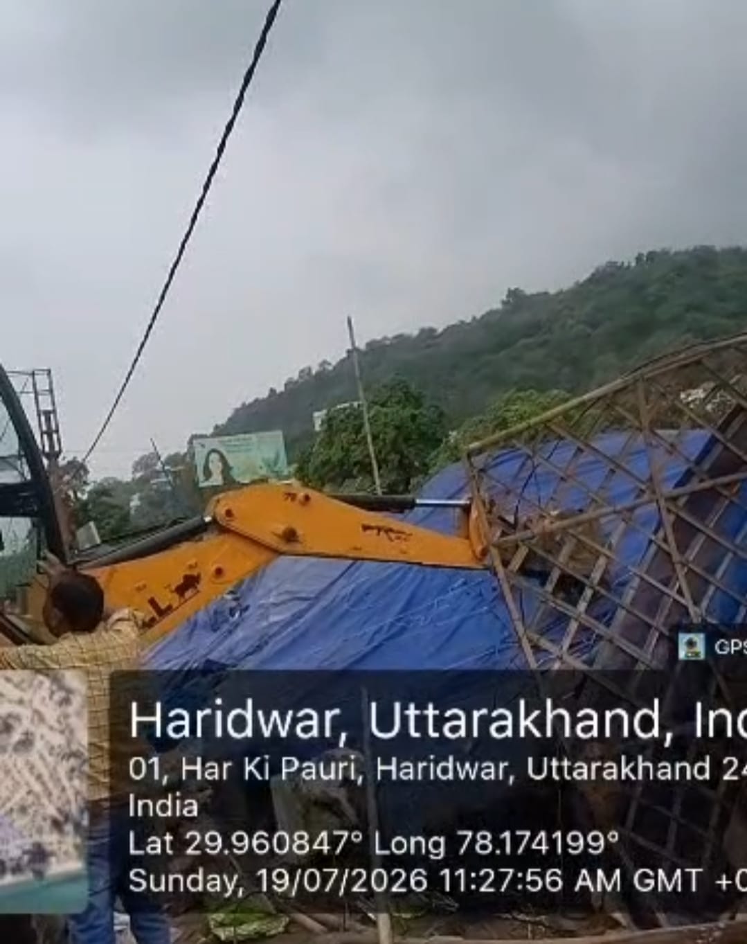 जिलाधिकारी के निर्देश पर प्रशासन की बड़ी कार्रवाई; पंतद्वीप पार्किंग से हटाया गया अवैध अतिक्रमण* 5