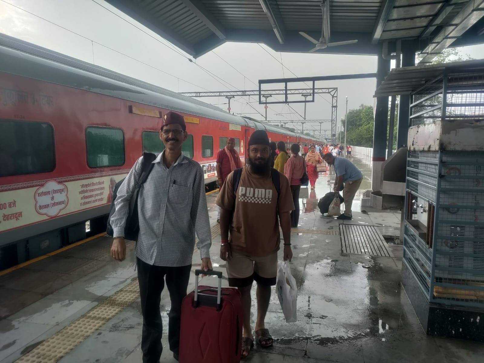 उत्तराखंड से सोमनाथ गए श्रद्धालुओं का दल हर्रावाला रेलवे स्टेशन पर पहुंचा 3