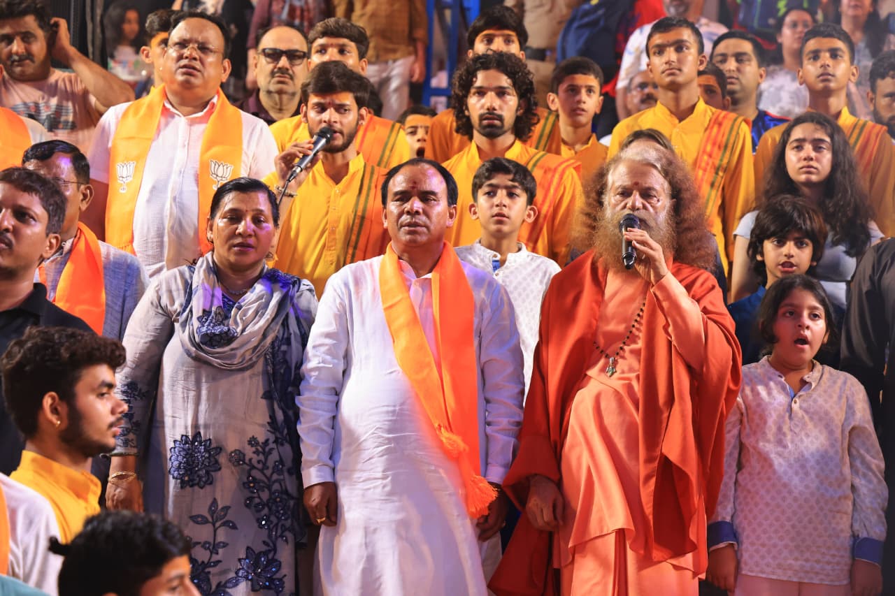 परमार्थ निकेतन दर्शनार्थ पहुँचे उत्तराखंड के स्वास्थ्य एवं चिकित्सा शिक्षा मंत्री डॉ. धन सिंह रावत जी 5