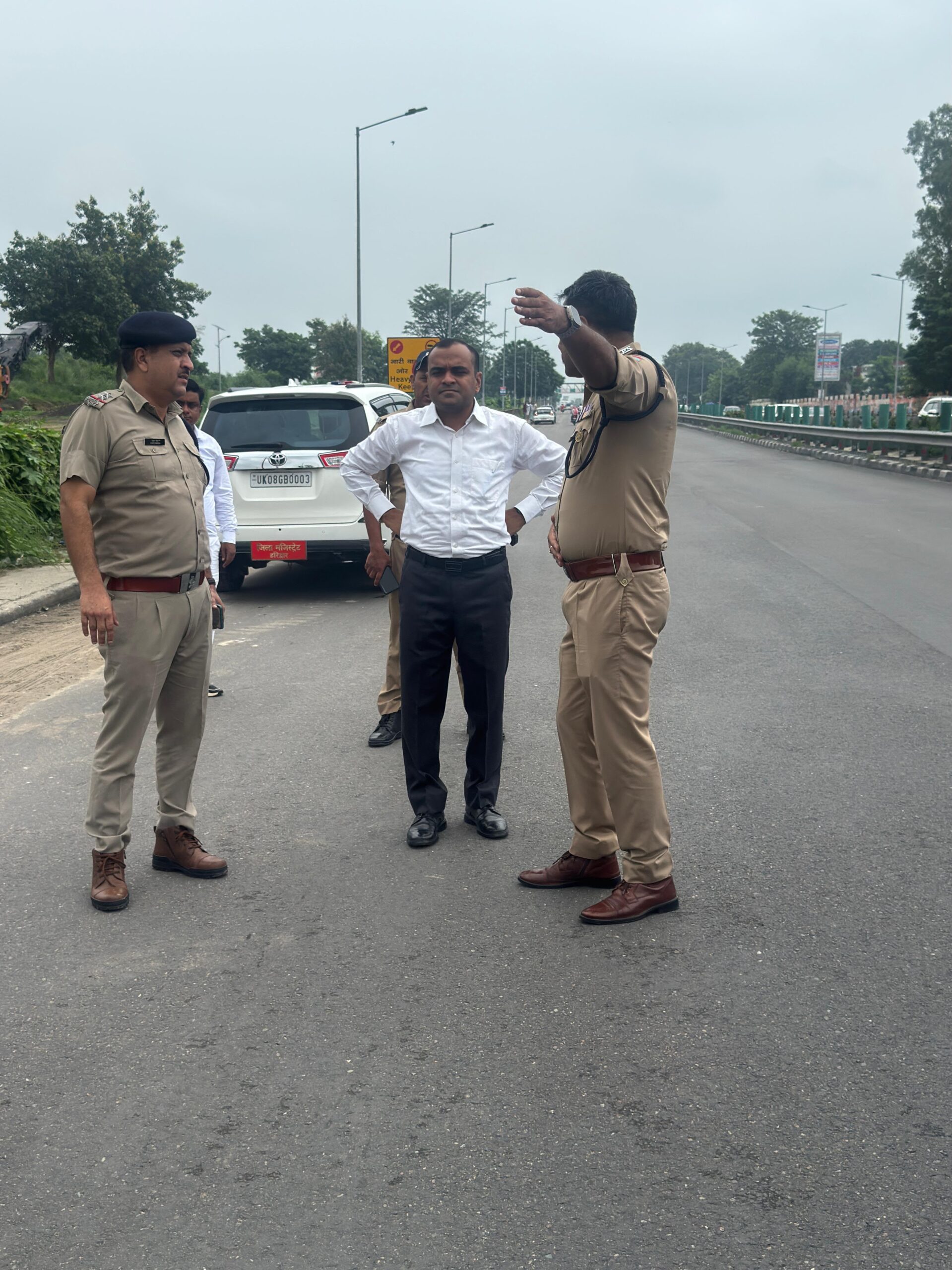 DM और SSP हरिद्वार ने किया नहर पटरी का निरीक्षण