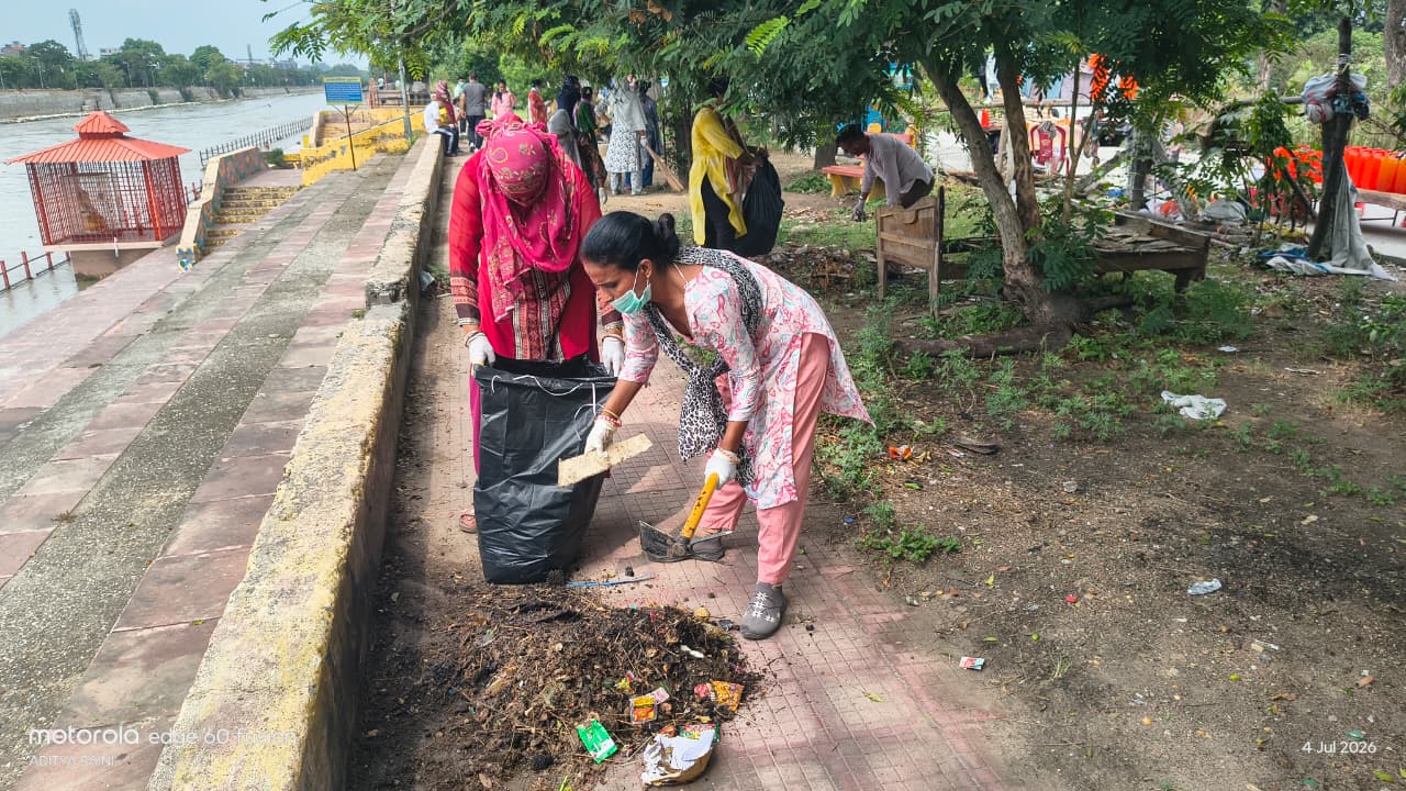 कश्यप घाट पर चला विशेष स्वच्छता अभियान, 38 कट्टे सूखा कचरा किया गया एकत्रित 3