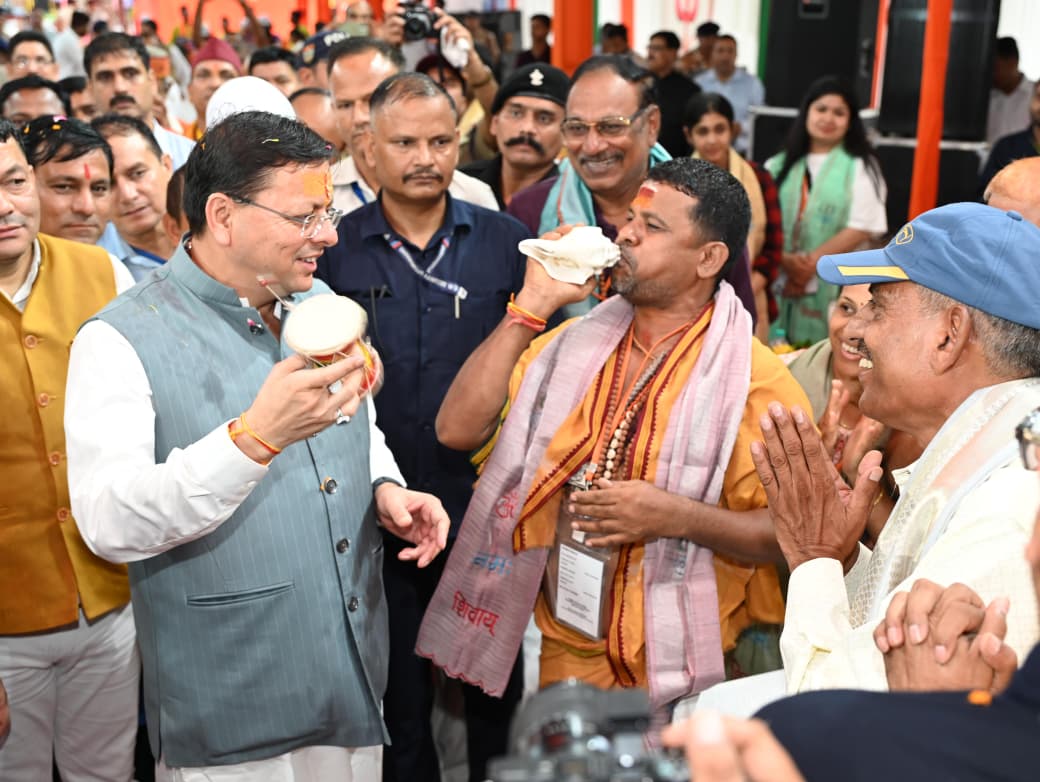 टनकपुर से कैलाश मानसरोवर यात्रा के प्रथम दल को मुख्यमंत्री श्री पुष्कर सिंह धामी ने हरी झंडी दिखाकर किया रवाना 2