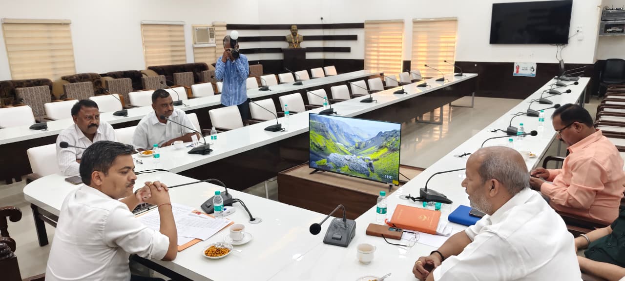 विशेष गहन पुनरीक्षण कार्यक्रम के सफल क्रियान्वयन हेतु अपर जिलाधिकारी के अध्यक्षता में राजनीतिक दलों के साथ बैठक की गई आयोजित 2