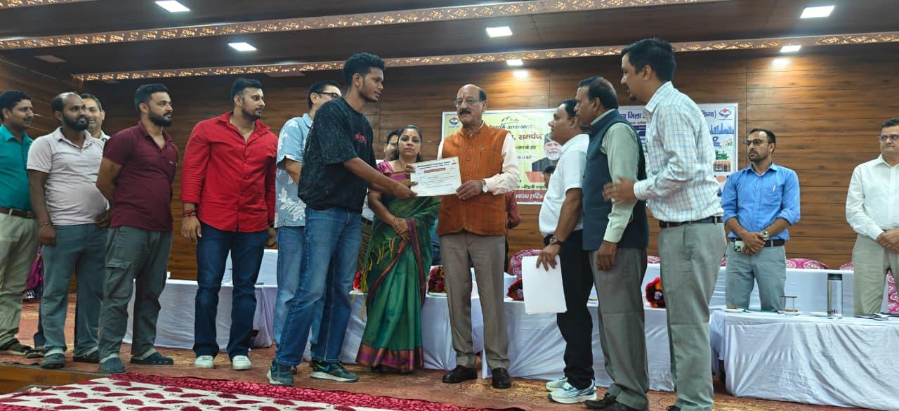सेवा, सुशासन एवं समर्पण अभियान के तहत नरेंद्रनगर में बहुउद्देशीय शिविर आयोजित 2