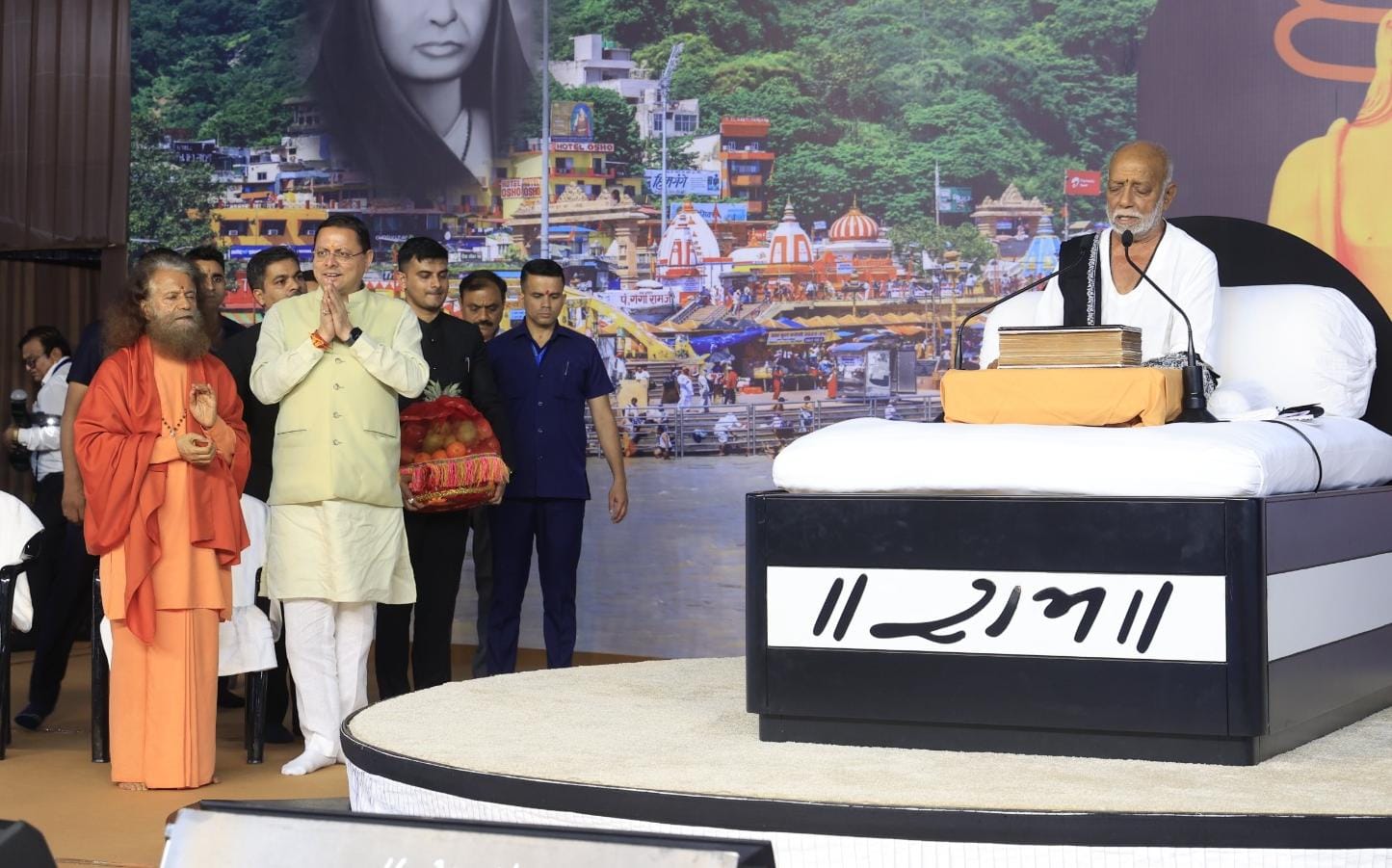 पूज्य मोरारी बापू के श्रीमुख से प्रवाहित 980वीं श्रीराम कथा का भव्य समापन 5