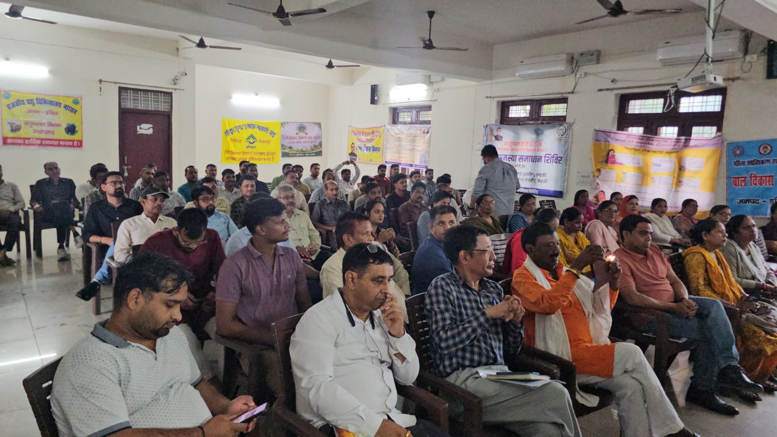 विकासखंड मुख्यालय नारसन में ‘जन-जन की सरकार, जन-जन के द्वार’ सेवा पखवाड़ा शिविर का किया गया आयोजन 4