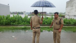 जलभराव के बीच कोतवाली लक्सर और SDRF का सफल रेस्क्यू अभियान