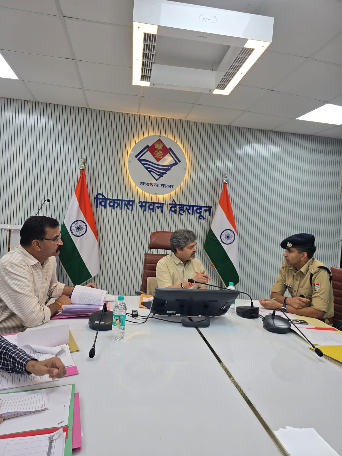 राष्ट्रीय अनुसूचित जाति आयोग के निदेशक ने की एससी/एसटी अत्याचार निवारण अधिनियम से संबंधित मामलों की समीक्षा