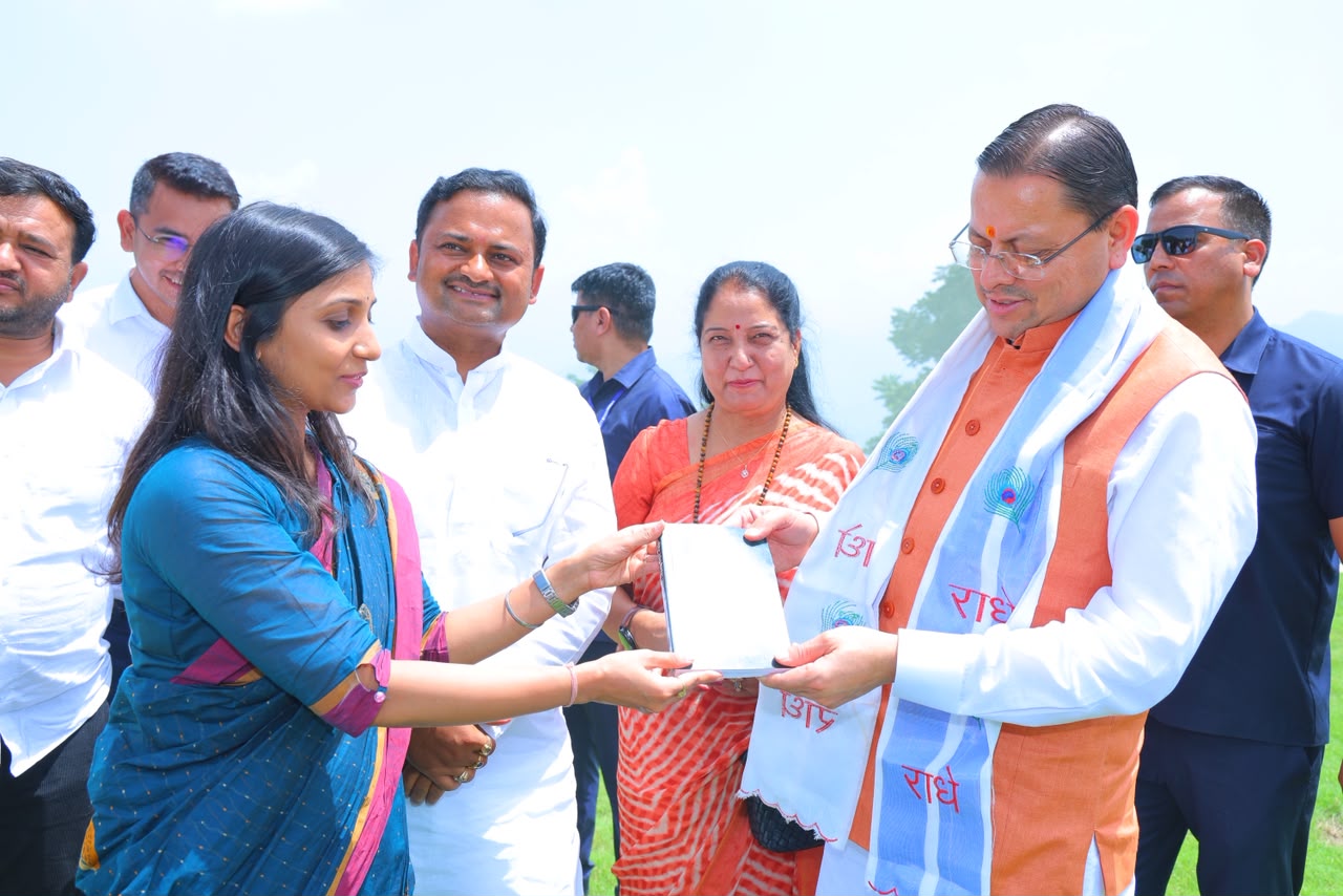 हरेला पर्व पर मालाग्राम पहुंचे मुख्यमंत्री, सघन पौधरोपण कर दिया हरित संरक्षण का संदेश 4
