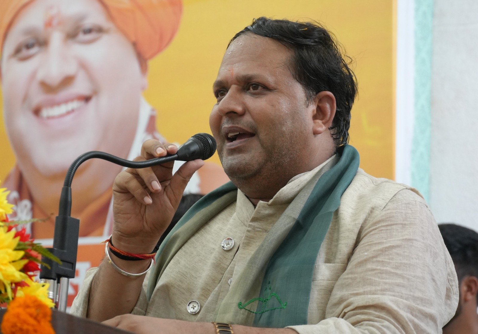 प्रभारी मंत्री प्रदीप बत्रा की अध्यक्षता में नगर निगम सभागार में जन-जन की सरकार जन-जन के द्वार कार्यक्रम का आयोजन किया गया 4