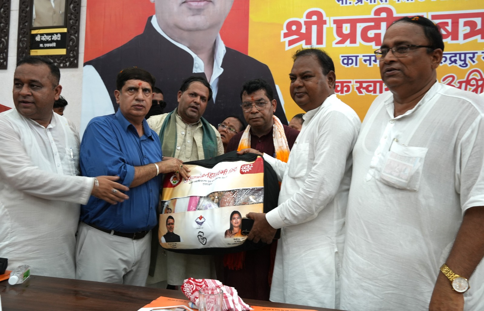 प्रभारी मंत्री प्रदीप बत्रा की अध्यक्षता में नगर निगम सभागार में जन-जन की सरकार जन-जन के द्वार कार्यक्रम का आयोजन किया गया 5